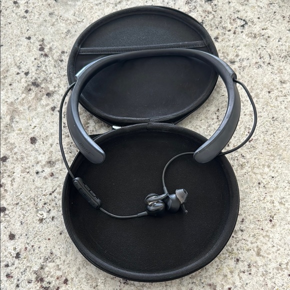 Bose QT 30 Wireless Bluetooth Neckband Earphones
